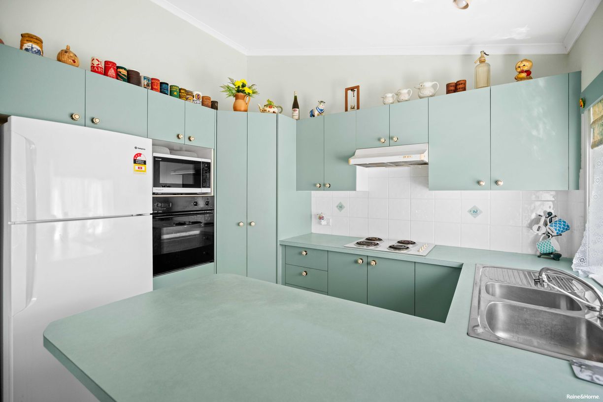 11 Jennylee Close — photo 5 of 17