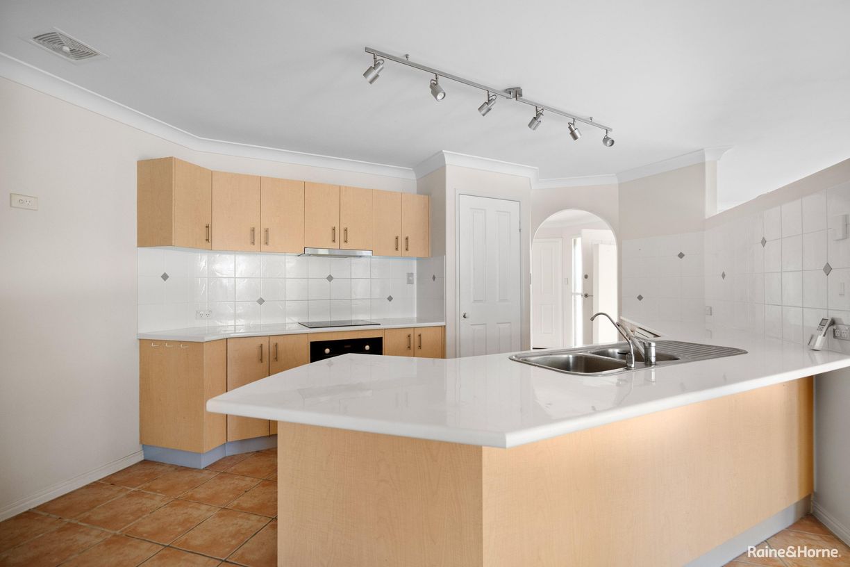 139 Robert Street — photo 4 of 16