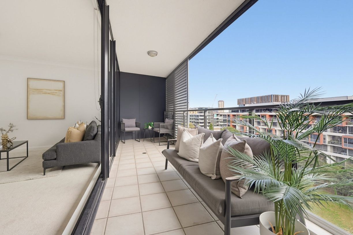 509/11A Lachlan Street — photo from Raine & Horne Green Square