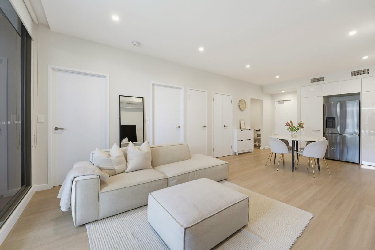 309/20 Dunkerley Place — photo 3 of 15