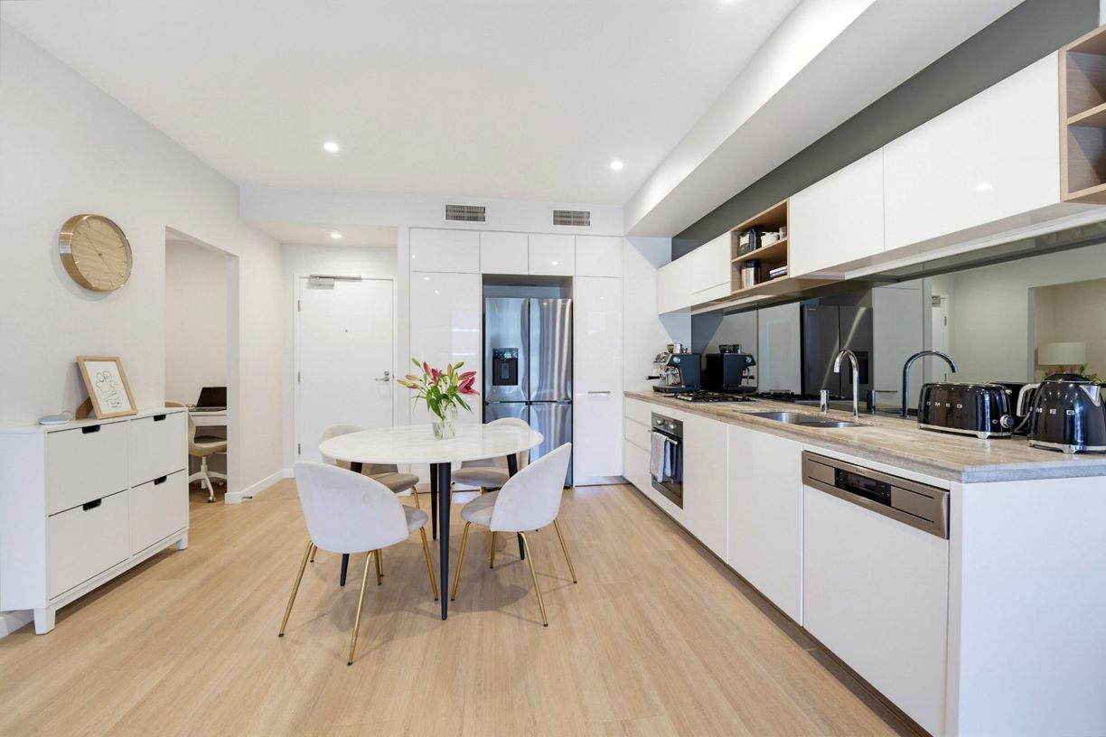 309/20 Dunkerley Place — photo 4 of 15