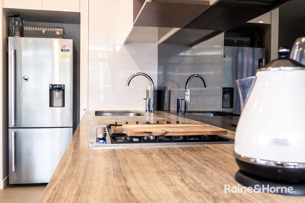 307/20 Dunkerley Place — photo 5 of 12