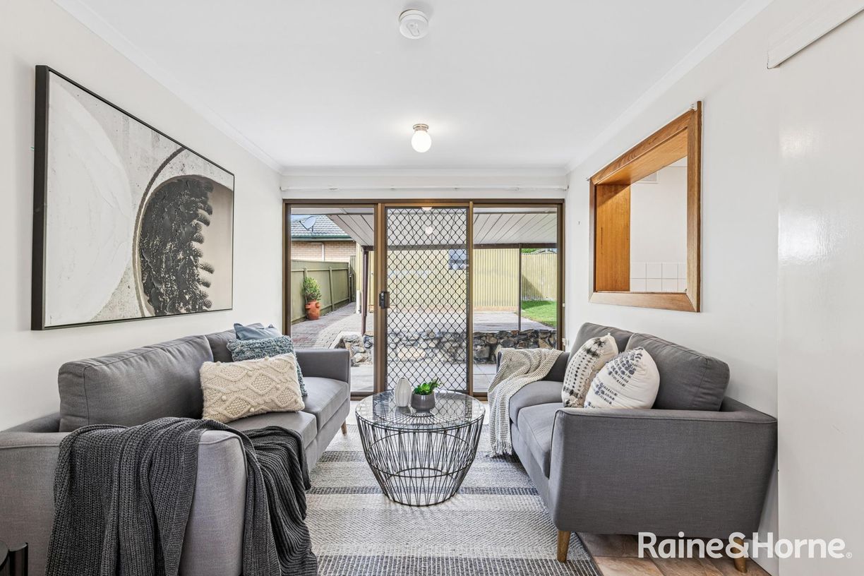 20 Botanic Grove — photo 4 of 16