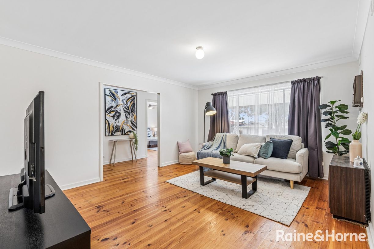 20 Botanic Grove — photo from Raine & Horne Morphett Vale RLA 144653