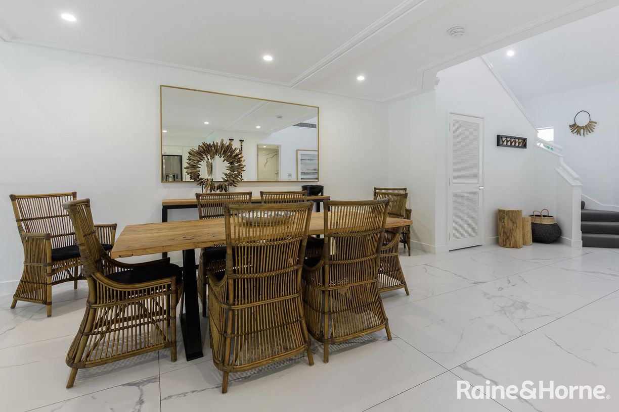 11/8-28 Pandanus Way (Mirage Villa 422) — photo 3 of 18
