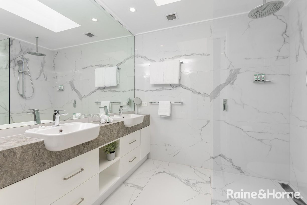 11/8-28 Pandanus Way (Mirage Villa 422) — photo 11 of 18