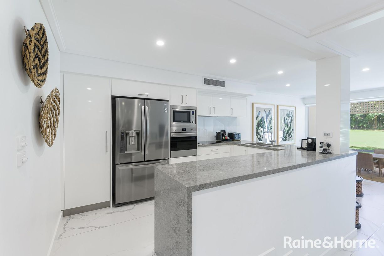 11/8-28 Pandanus Way (Mirage Villa 422) — photo 6 of 18