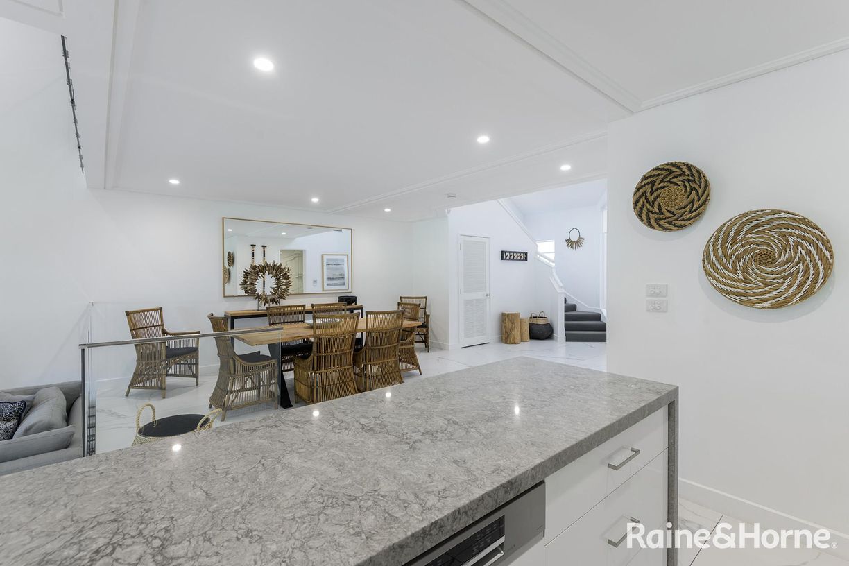 11/8-28 Pandanus Way (Mirage Villa 422) — photo 5 of 18