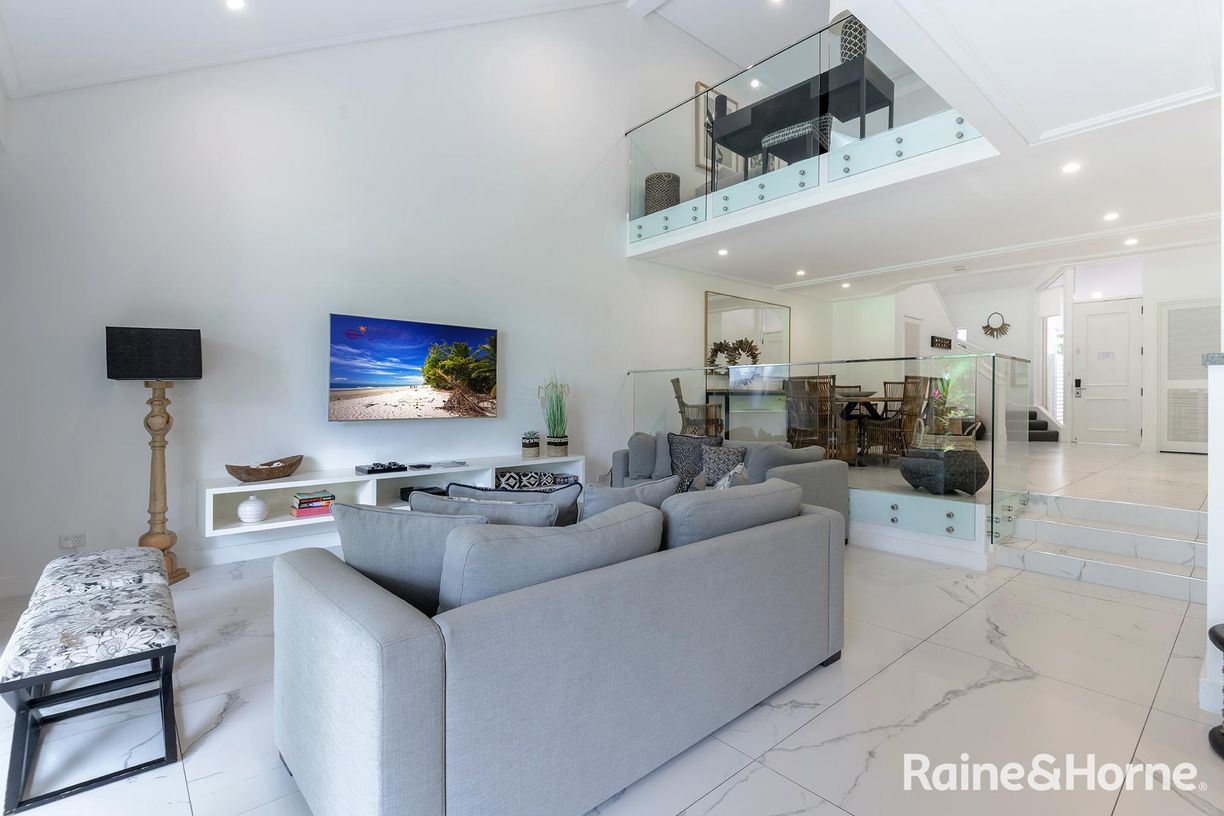 11/8-28 Pandanus Way (Mirage Villa 422) — photo 4 of 18
