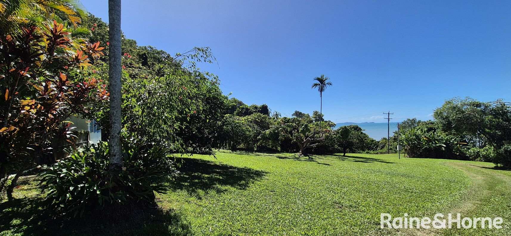 1373 Mossman-Daintree Road — photo 10 of 30