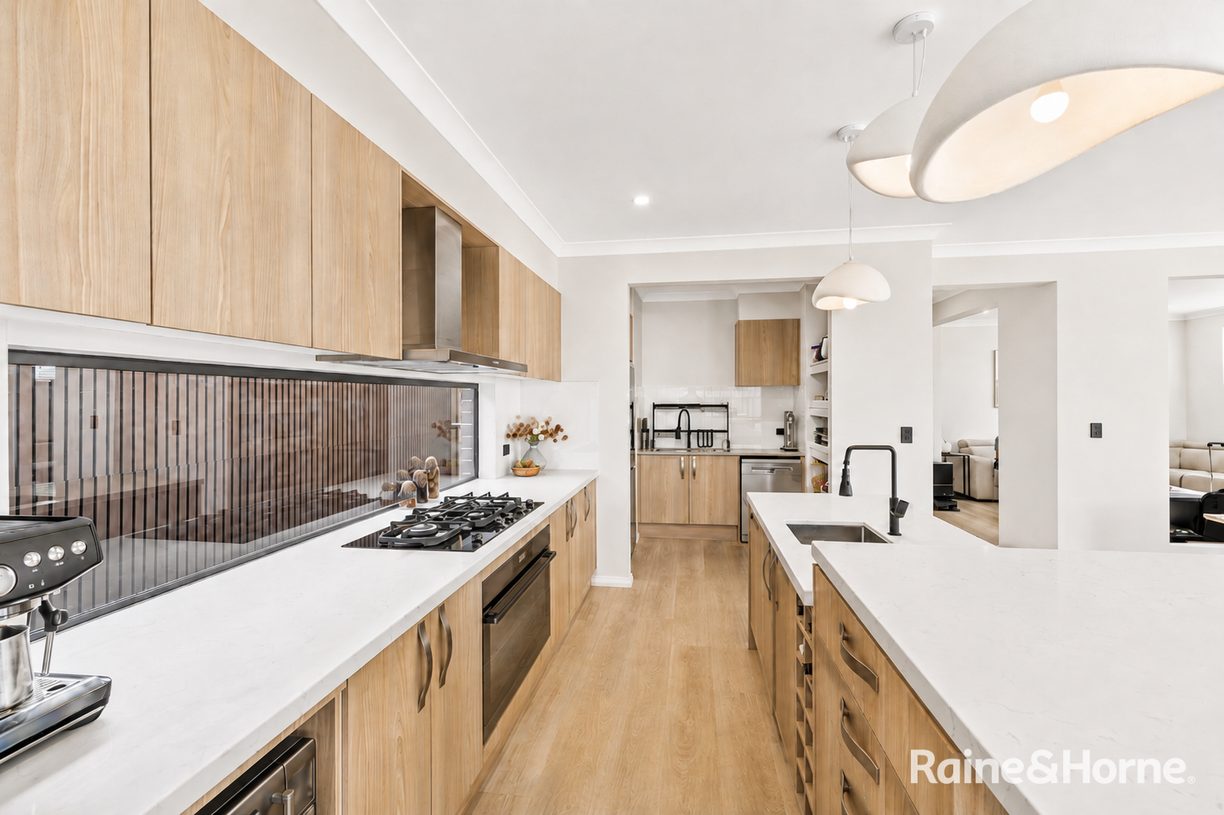 23 Camargue Street — photo 5 of 22