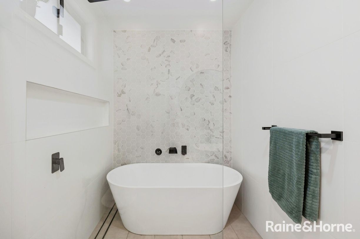 26 Flower Street — photo 18 of 21