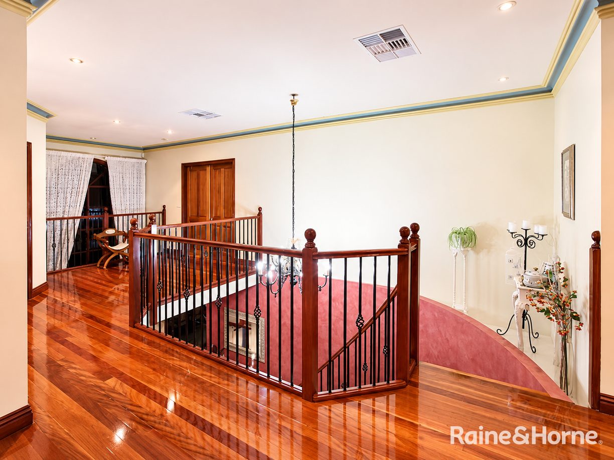 44 Ravenhill Boulevard — photo 10 of 19