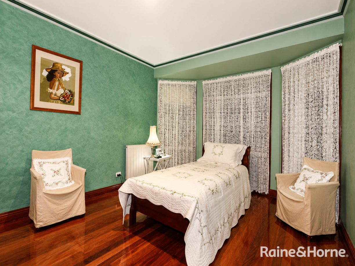 44 Ravenhill Boulevard — photo 15 of 19