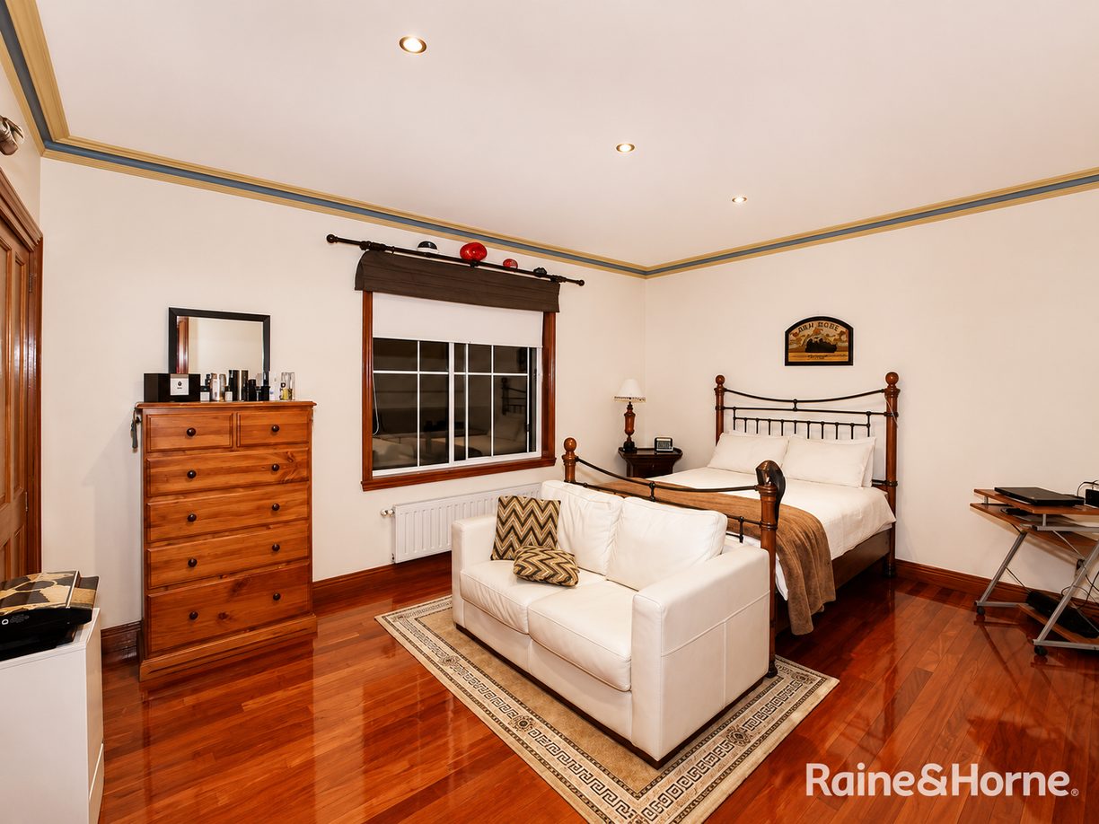 44 Ravenhill Boulevard — photo 16 of 19