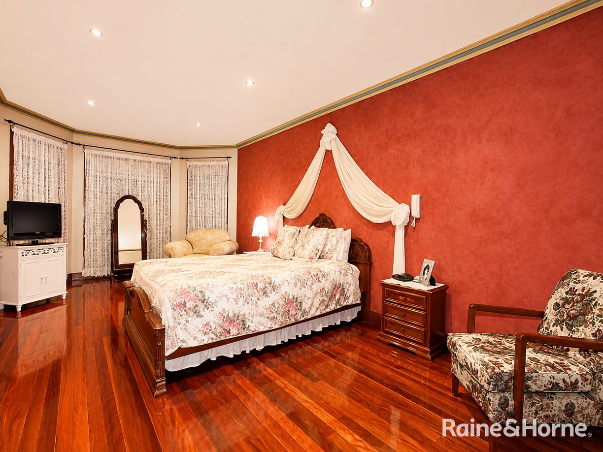 44 Ravenhill Boulevard — photo 12 of 19
