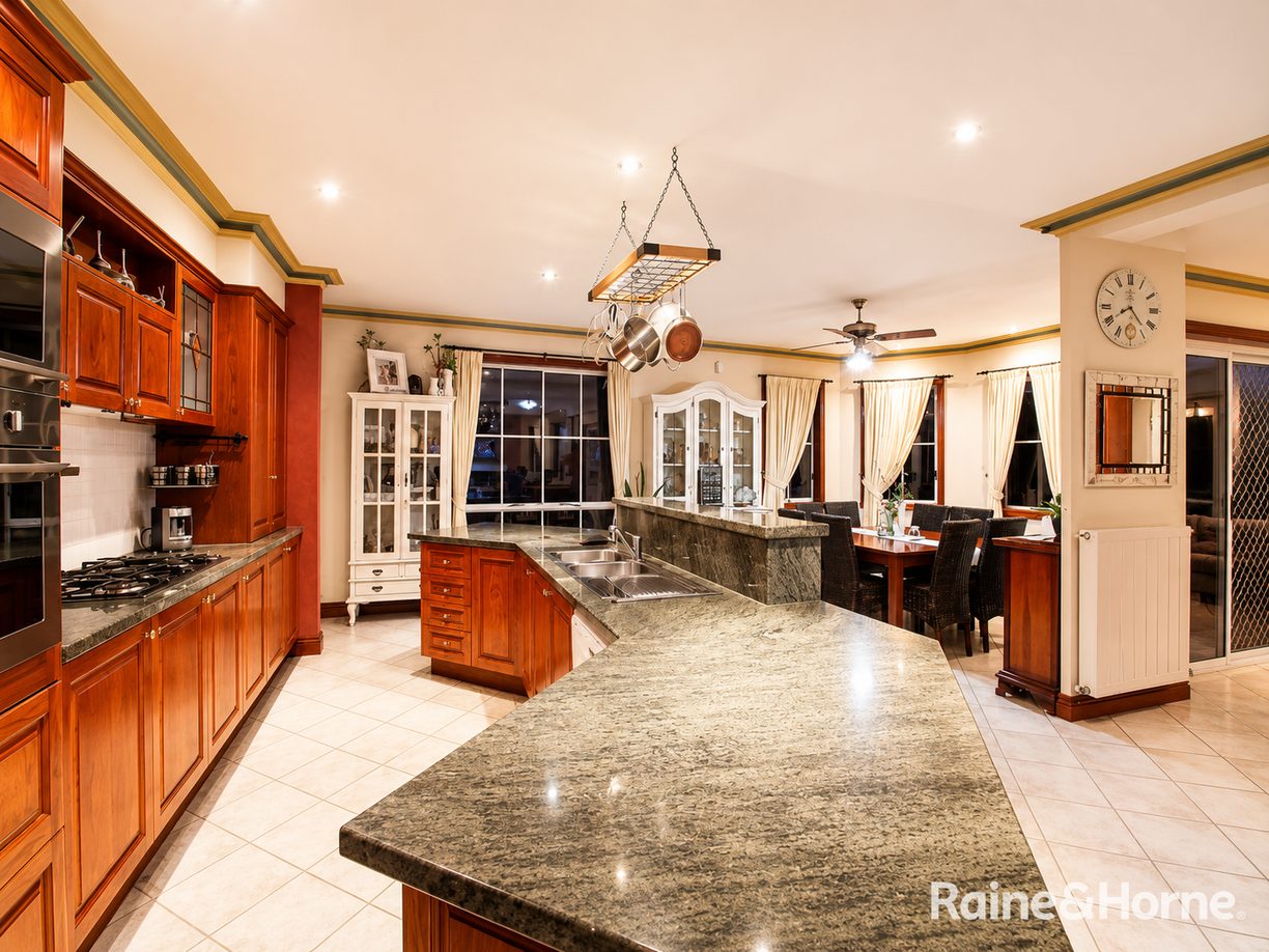 44 Ravenhill Boulevard — photo 5 of 19