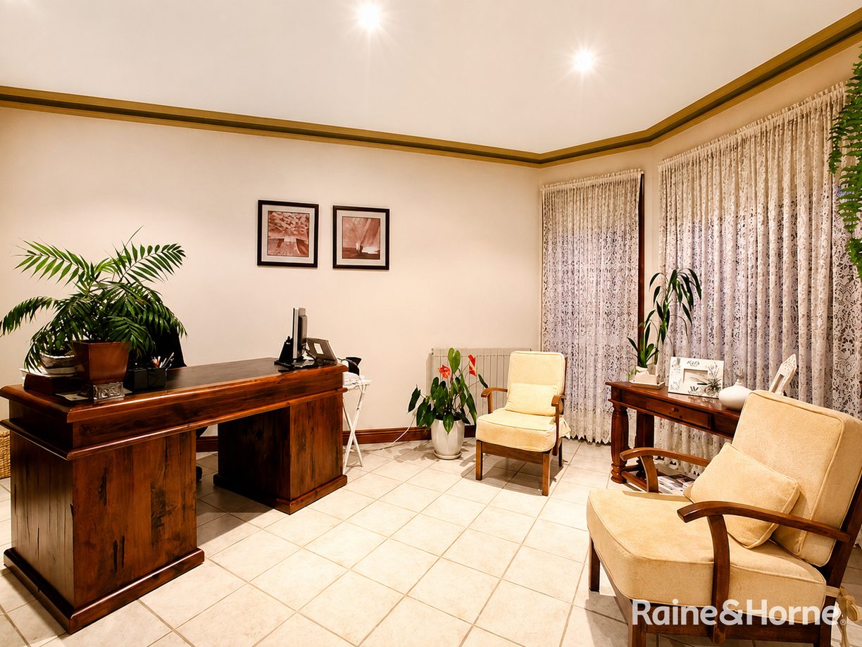 44 Ravenhill Boulevard — photo 4 of 19
