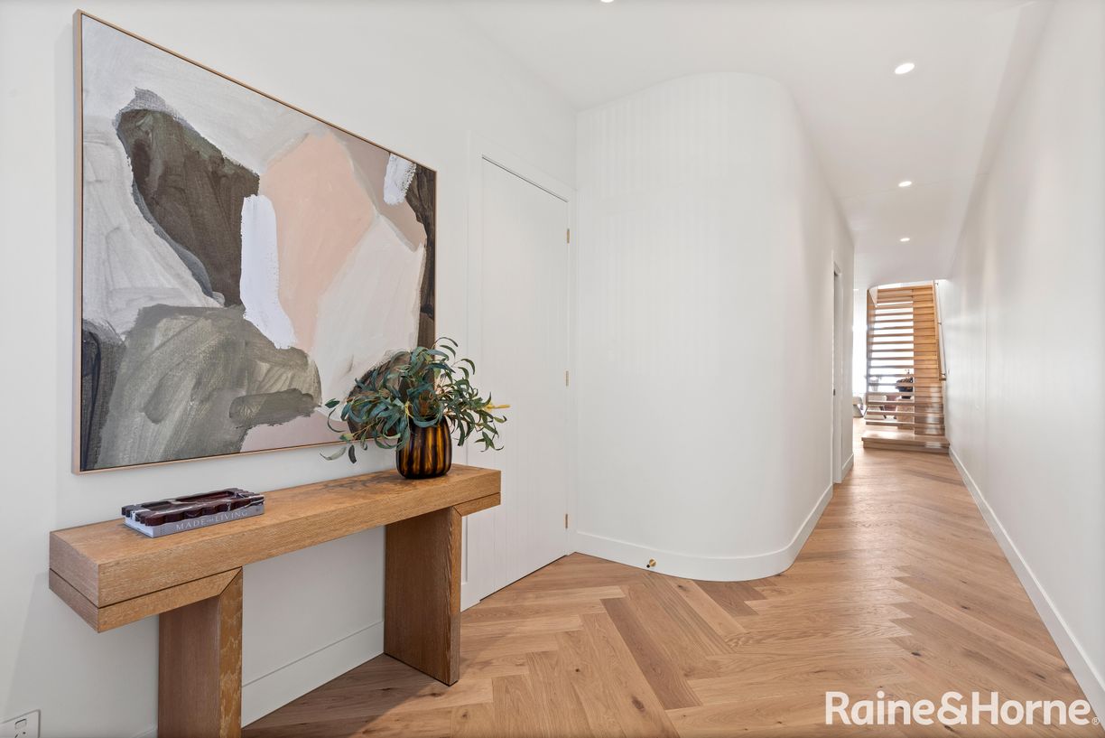 54A Sutherland Street — photo 2 of 18