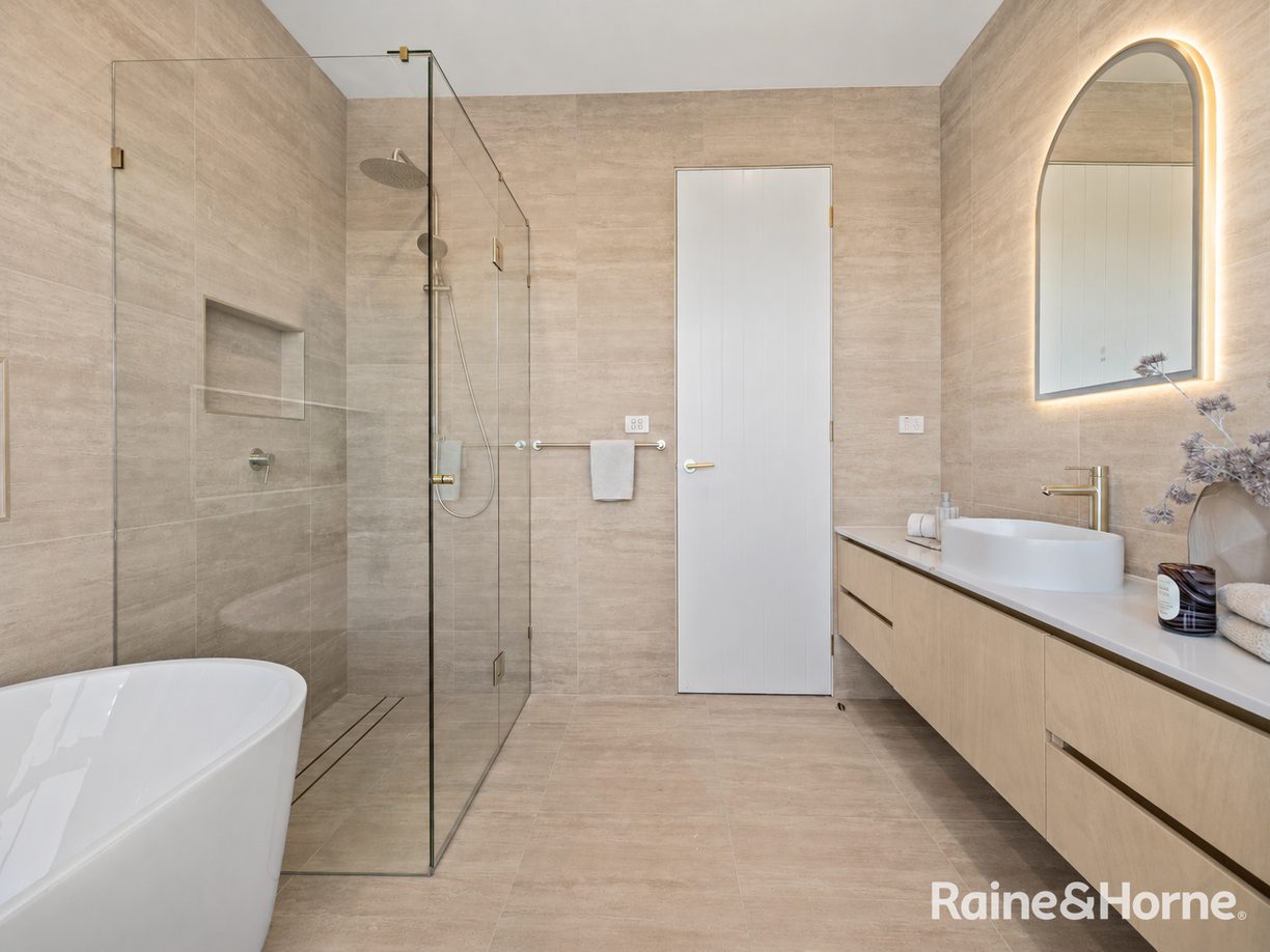 54A Sutherland Street — photo 15 of 18