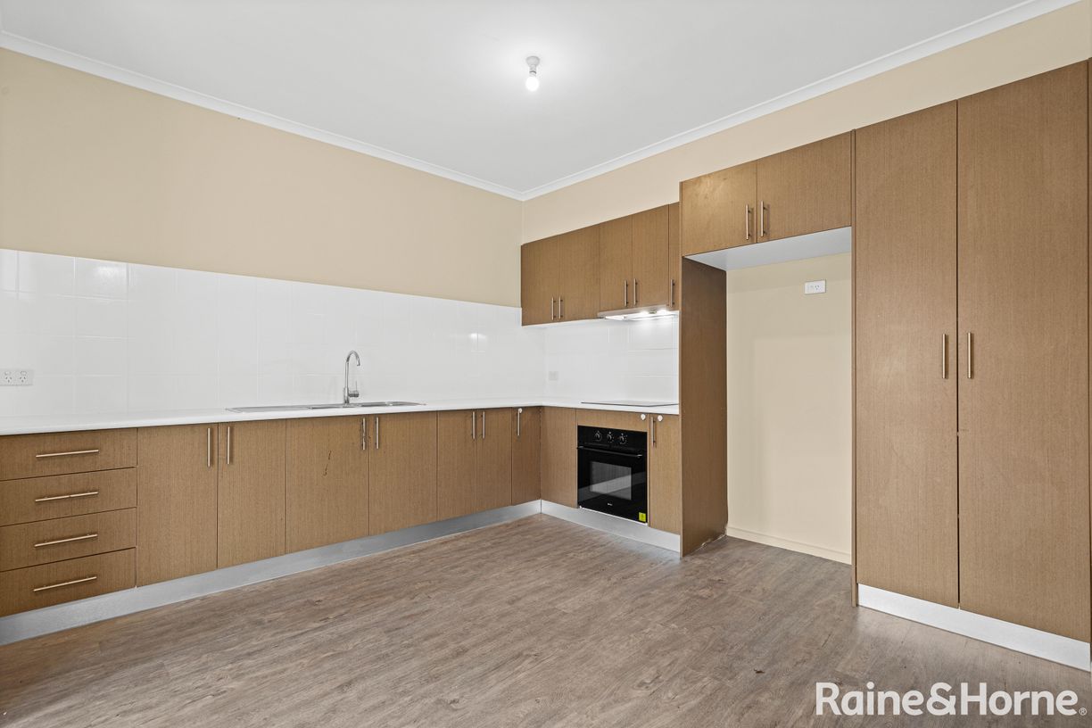 2/91 Rokewood Crescent — photo 4 of 11