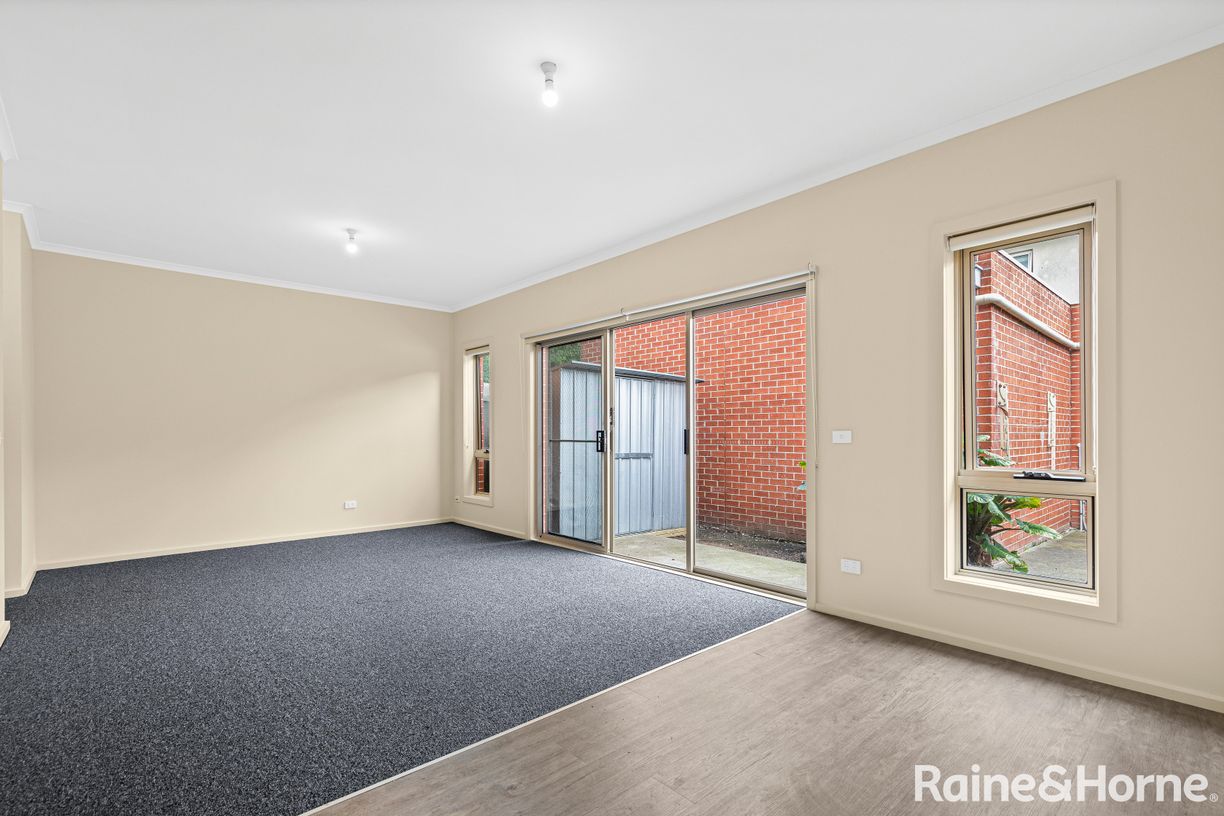 2/91 Rokewood Crescent — photo 5 of 11