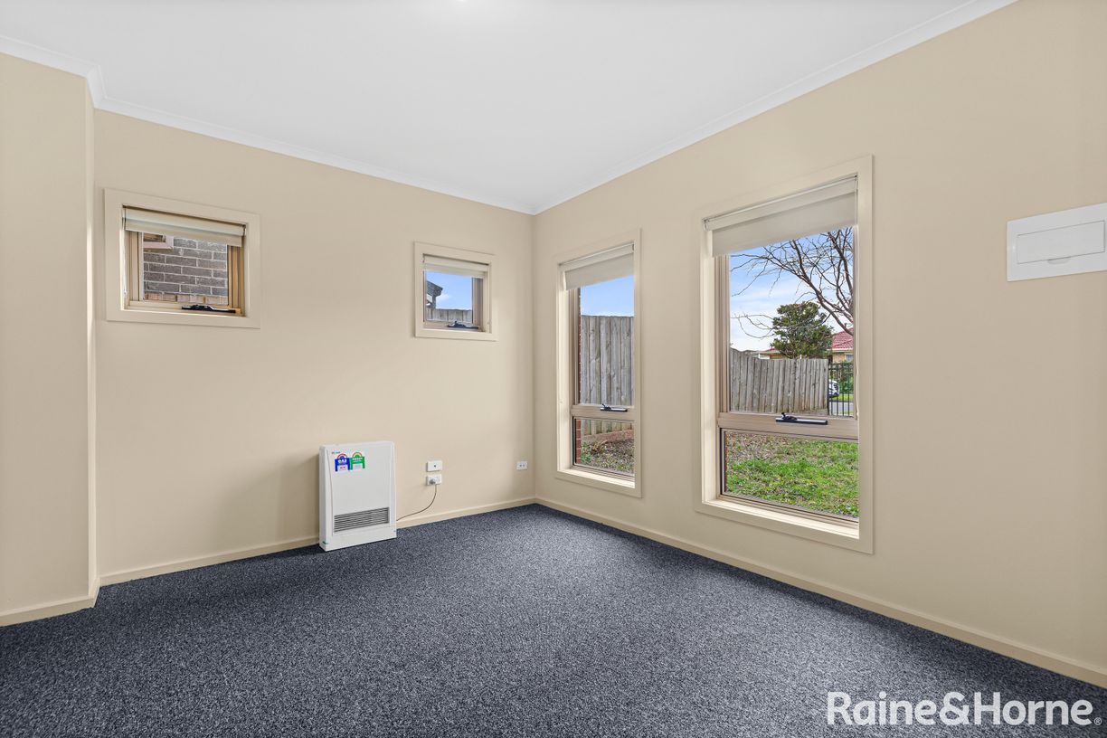 2/91 Rokewood Crescent — photo 3 of 11