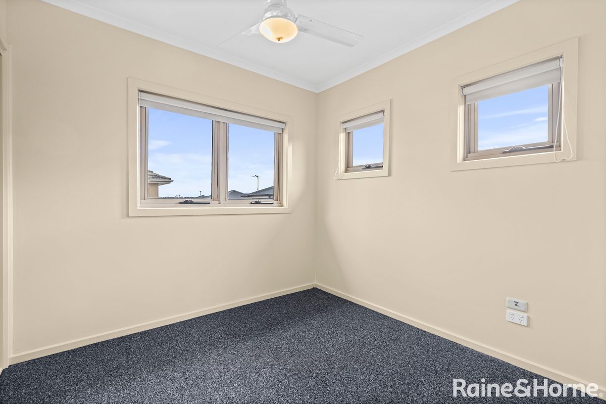 2/91 Rokewood Crescent — photo 9 of 11