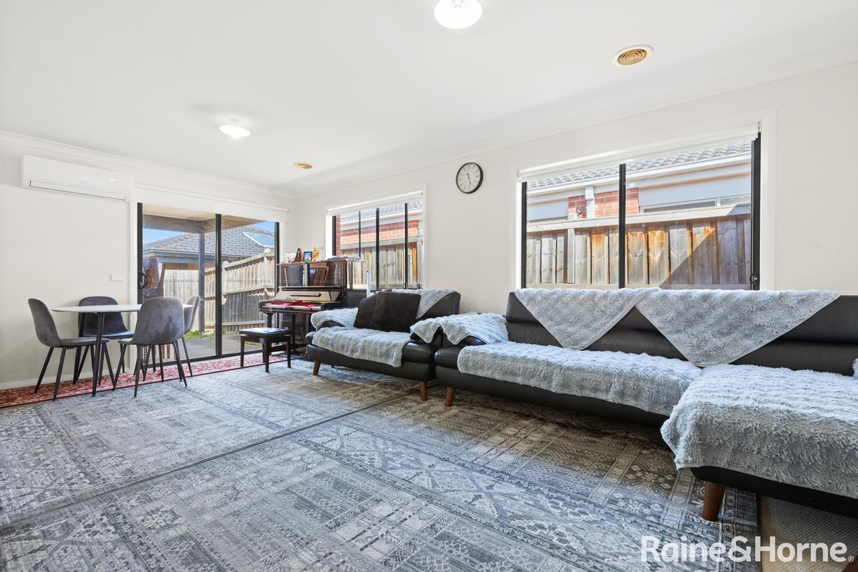 24 Bentham Street — photo 2 of 12