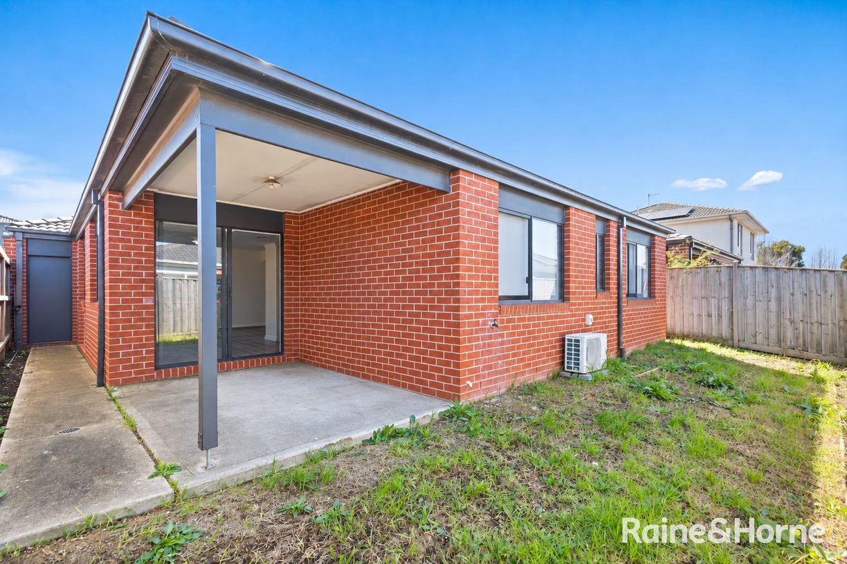 24 Bentham Street — photo 11 of 12