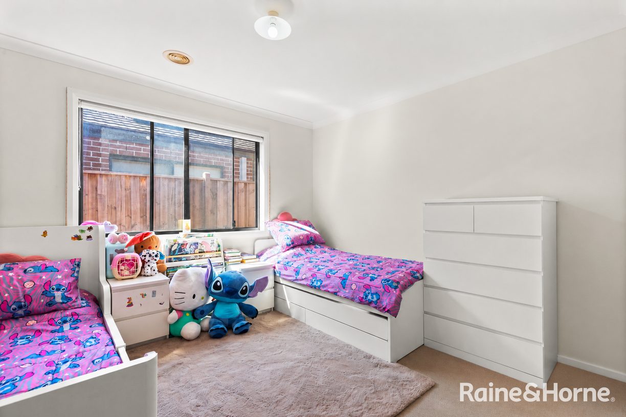24 Bentham Street — photo 8 of 12