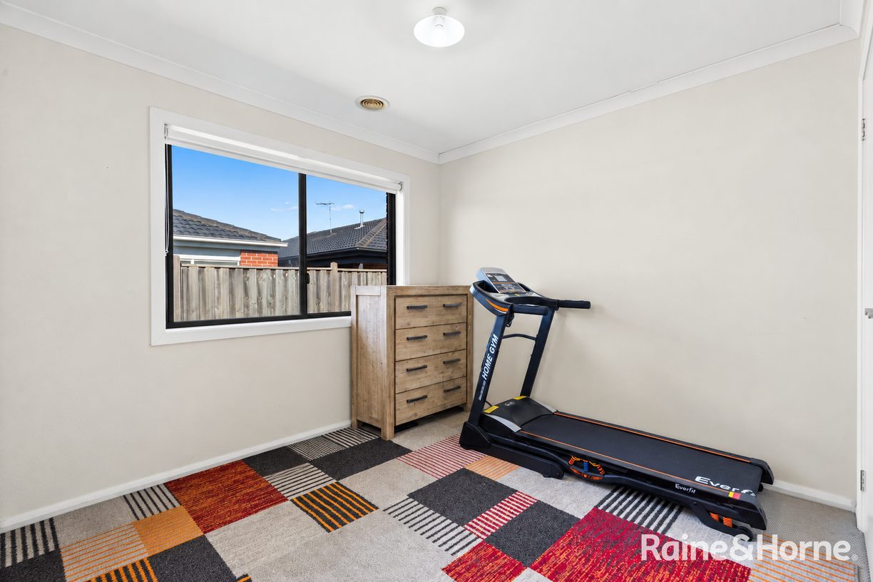 24 Bentham Street — photo 10 of 12