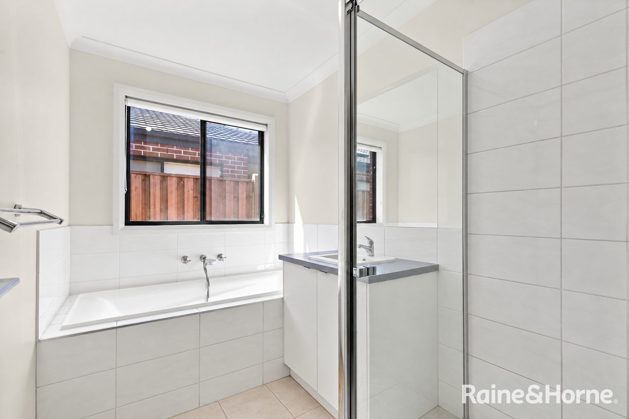 24 Bentham Street — photo 9 of 12