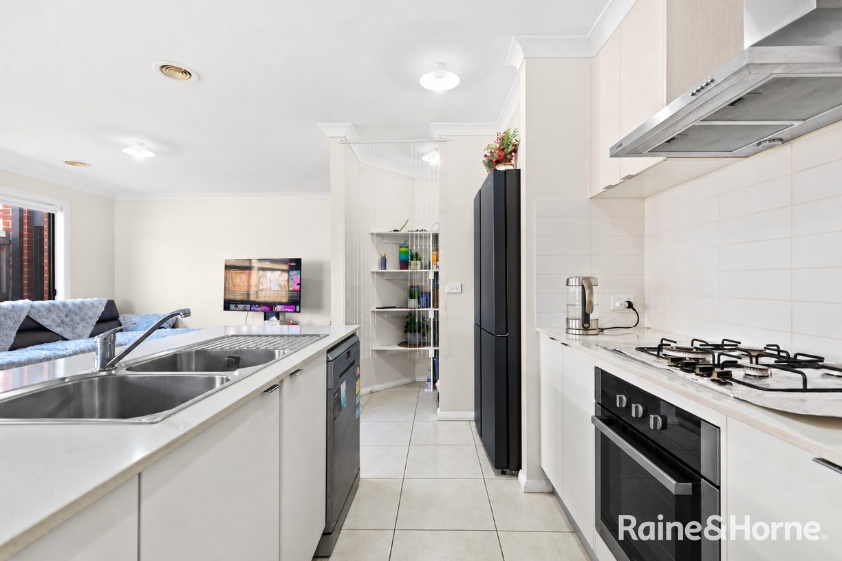 24 Bentham Street — photo 4 of 12