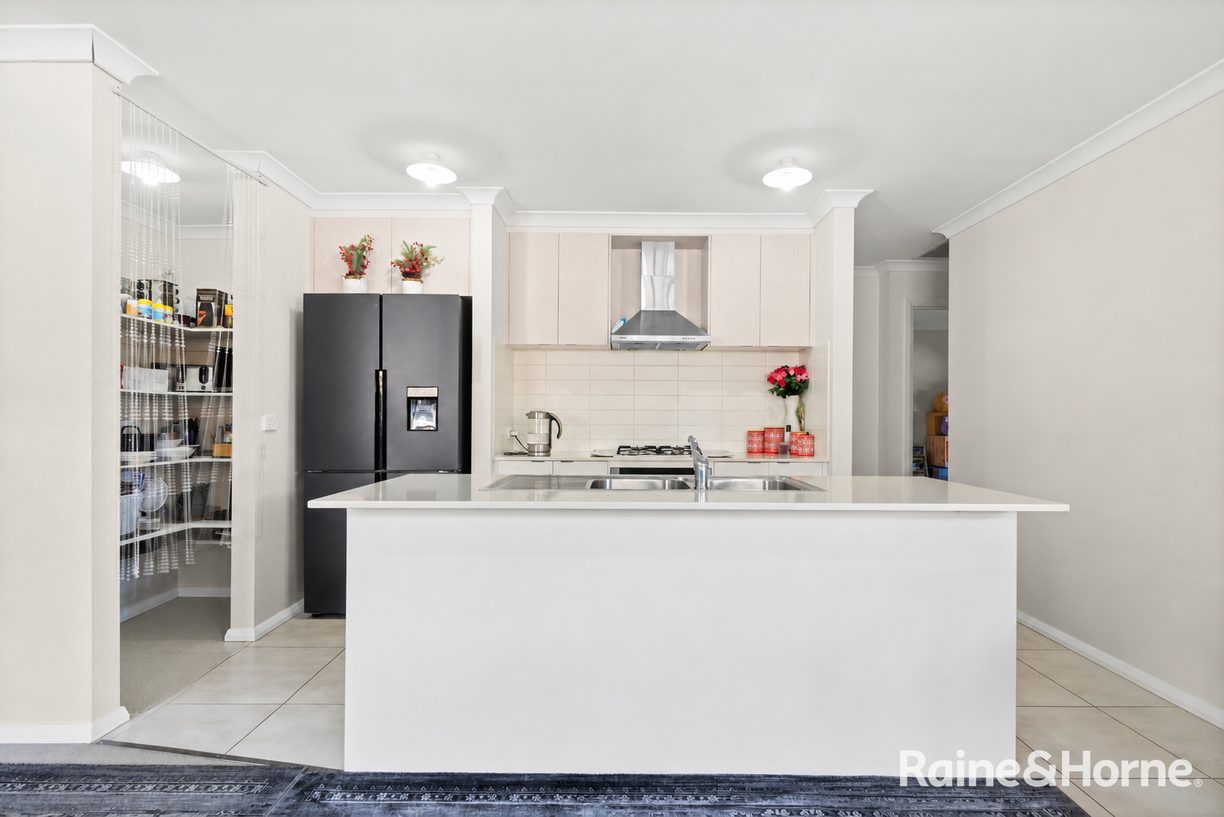 24 Bentham Street — photo 3 of 12
