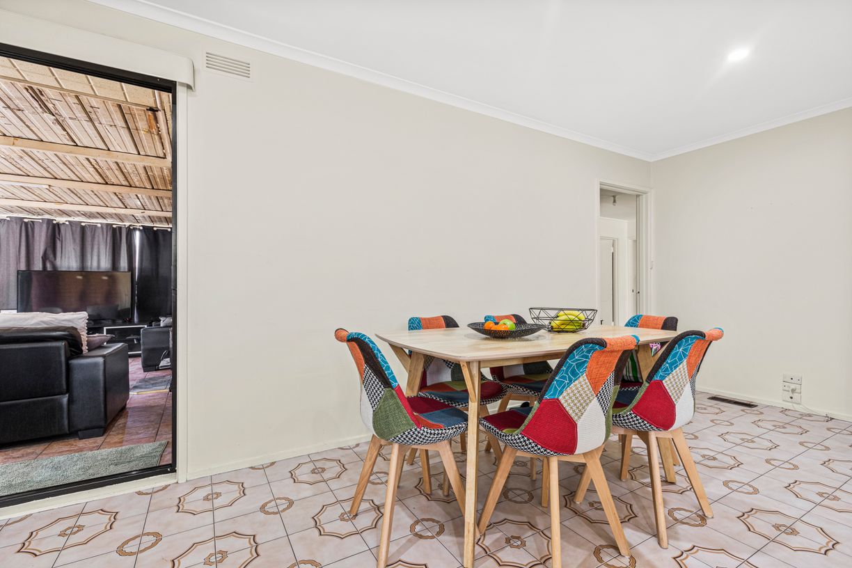47 Inverloch Crescent — photo 3 of 11