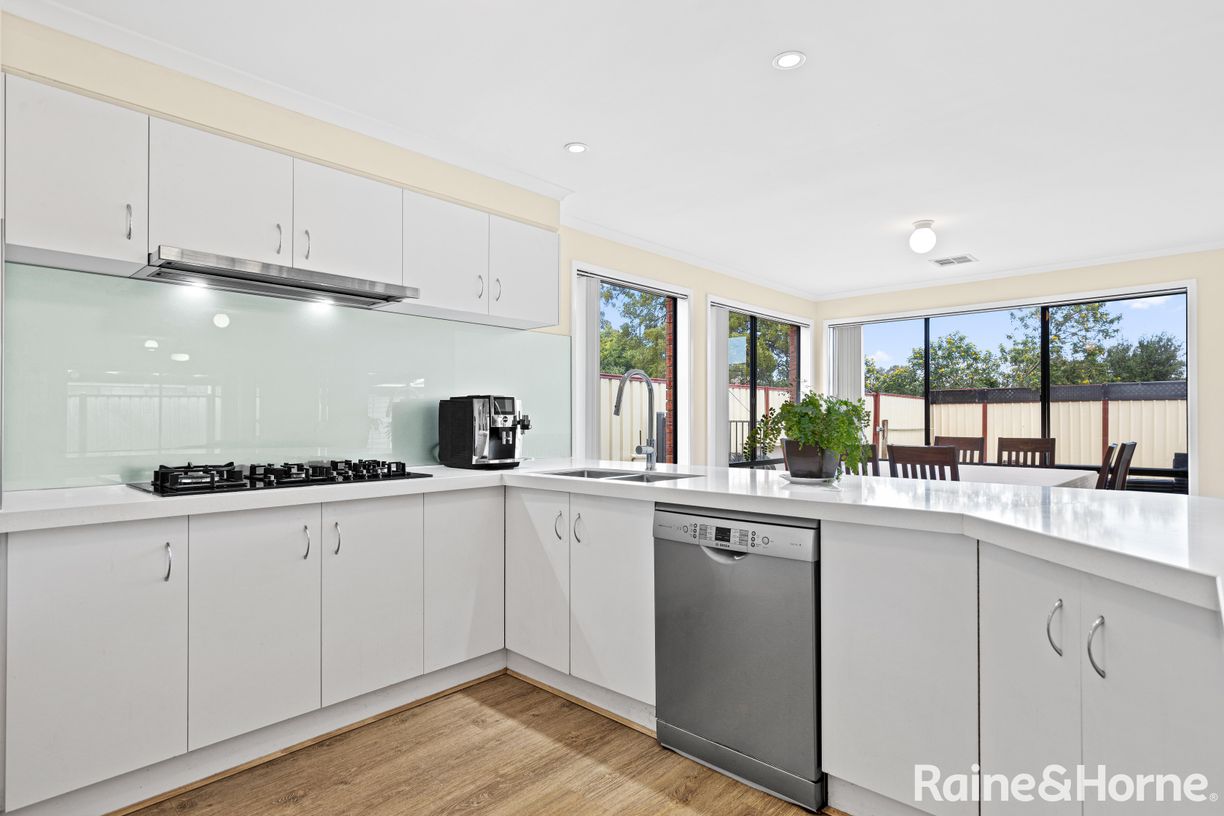 42 Lincolne Crescent — photo 8 of 23