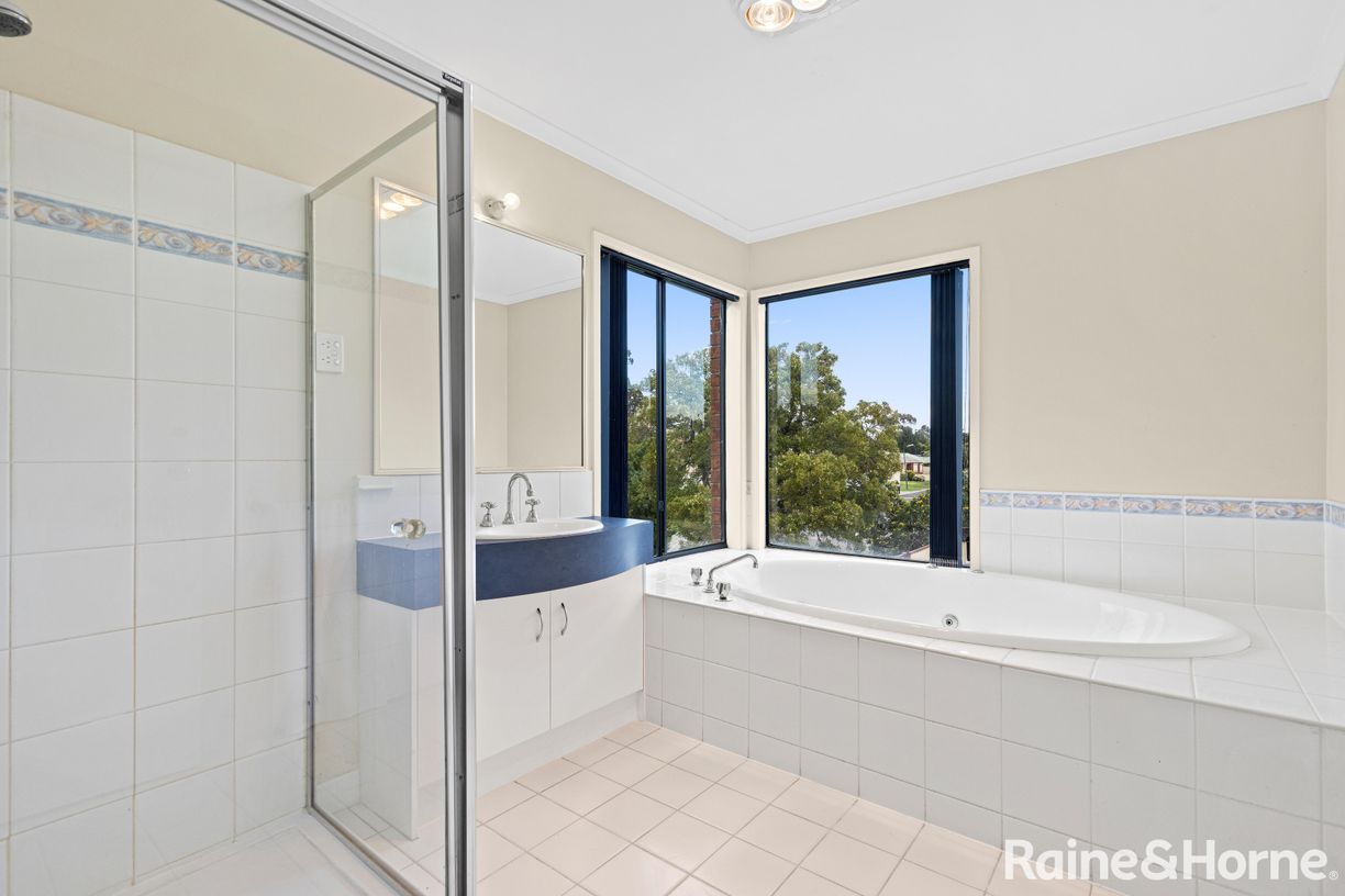 42 Lincolne Crescent — photo 16 of 23