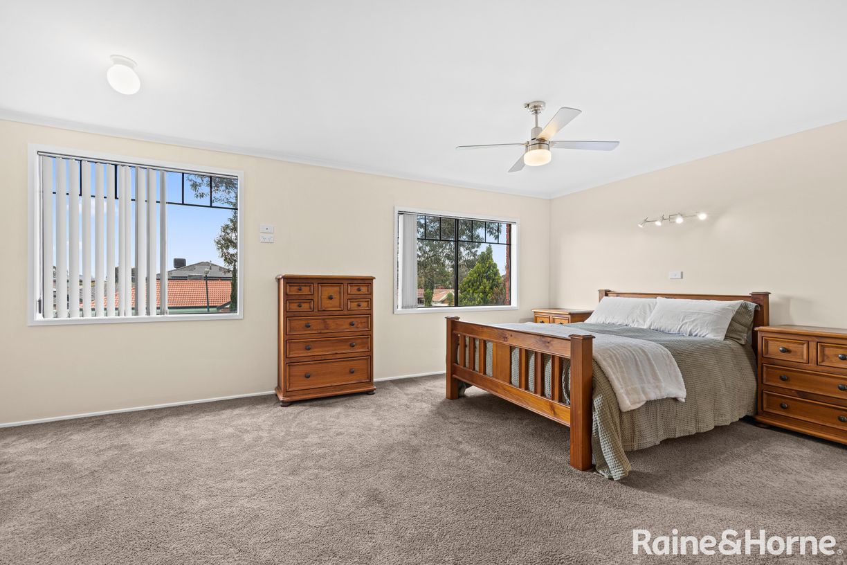 42 Lincolne Crescent — photo 11 of 23
