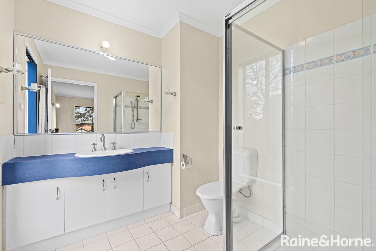 42 Lincolne Crescent — photo 12 of 23