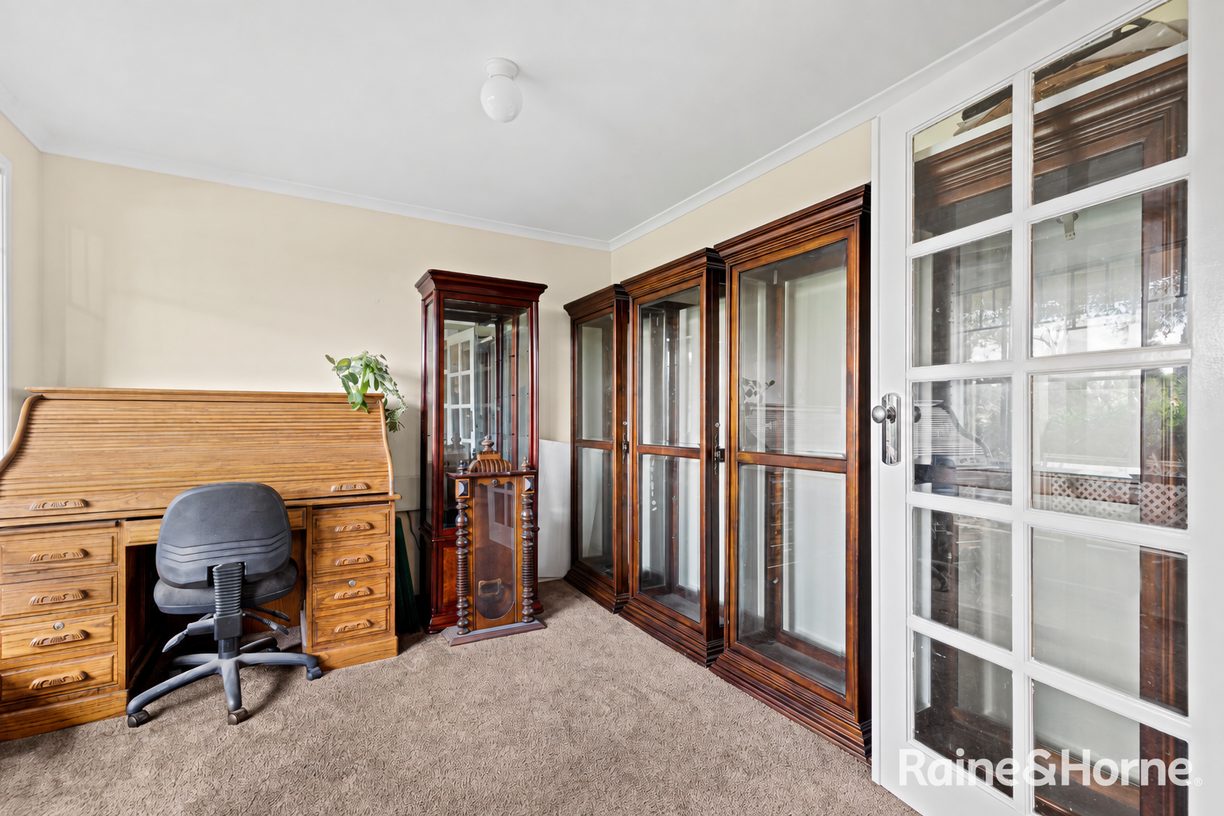 42 Lincolne Crescent — photo 4 of 23