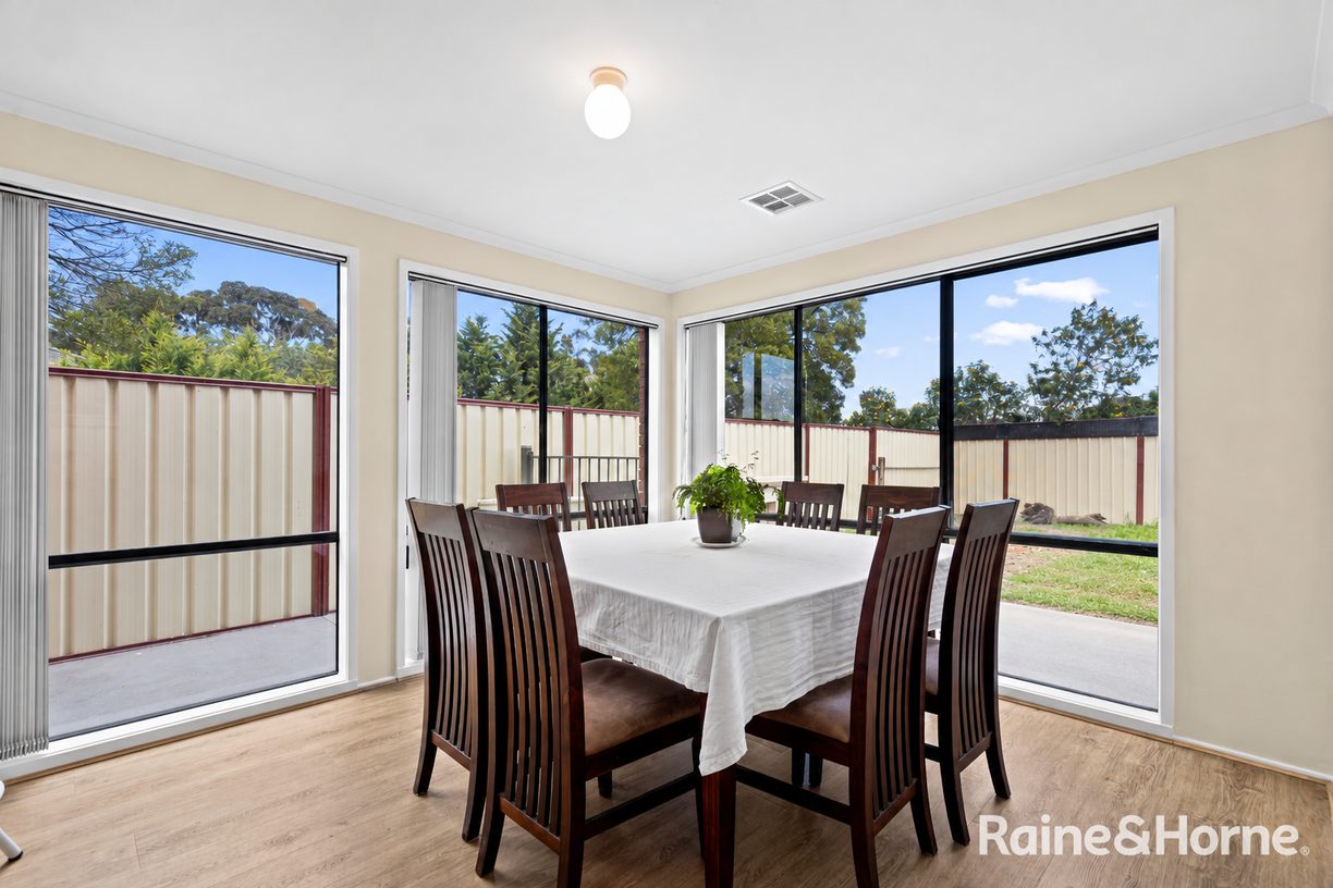 42 Lincolne Crescent — photo 9 of 23