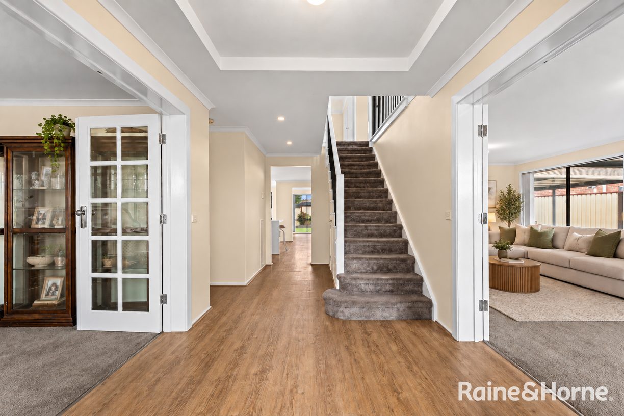42 Lincolne Crescent — photo 2 of 23