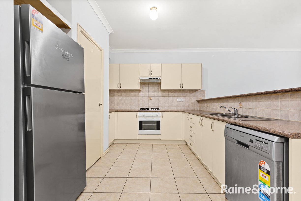 81 Rossiter Avenue — photo 4 of 11