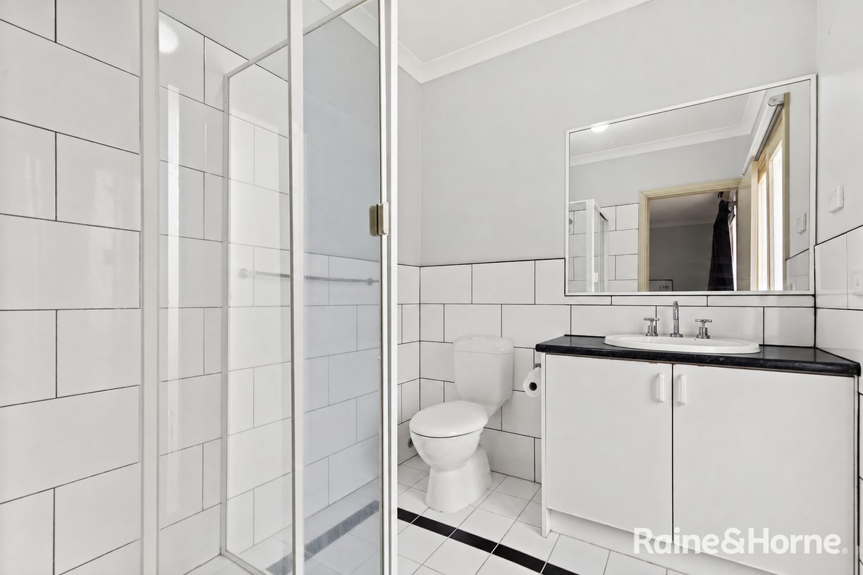 81 Rossiter Avenue — photo 6 of 11