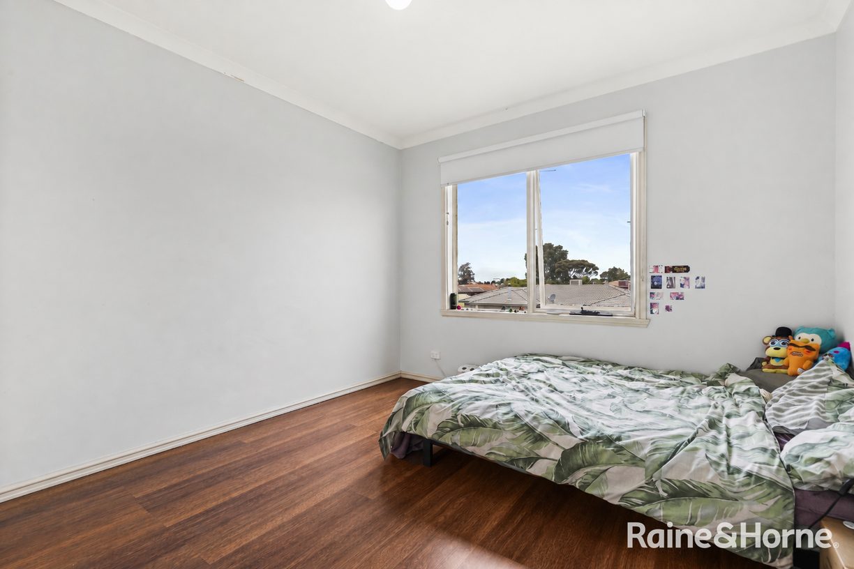 81 Rossiter Avenue — photo 8 of 11