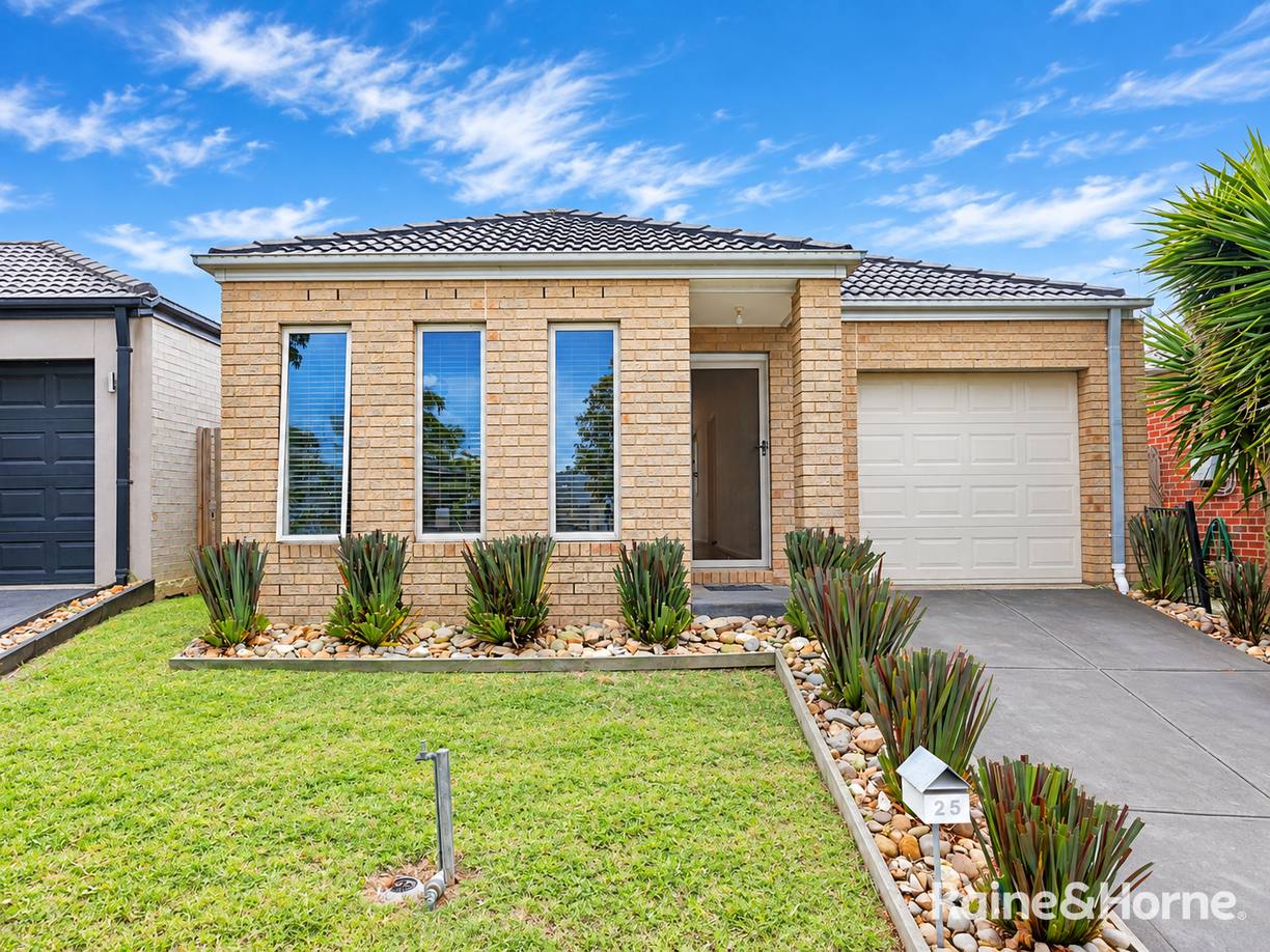 25 Discovery Close — photo from Raine & Horne Roxburgh Park
