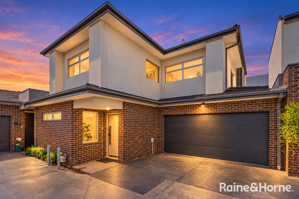 2/52 Warwick Road — photo from Raine & Horne Roxburgh Park