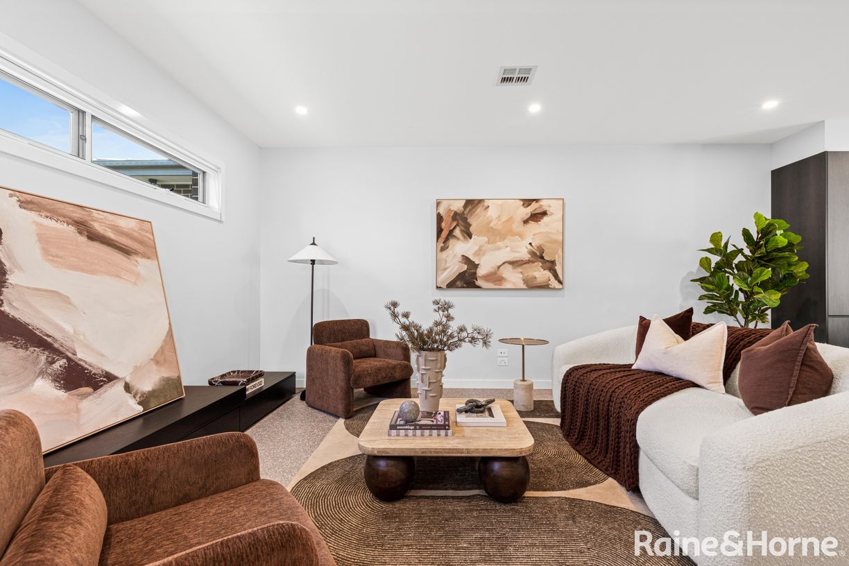 2/52 Warwick Road — photo 2 of 14