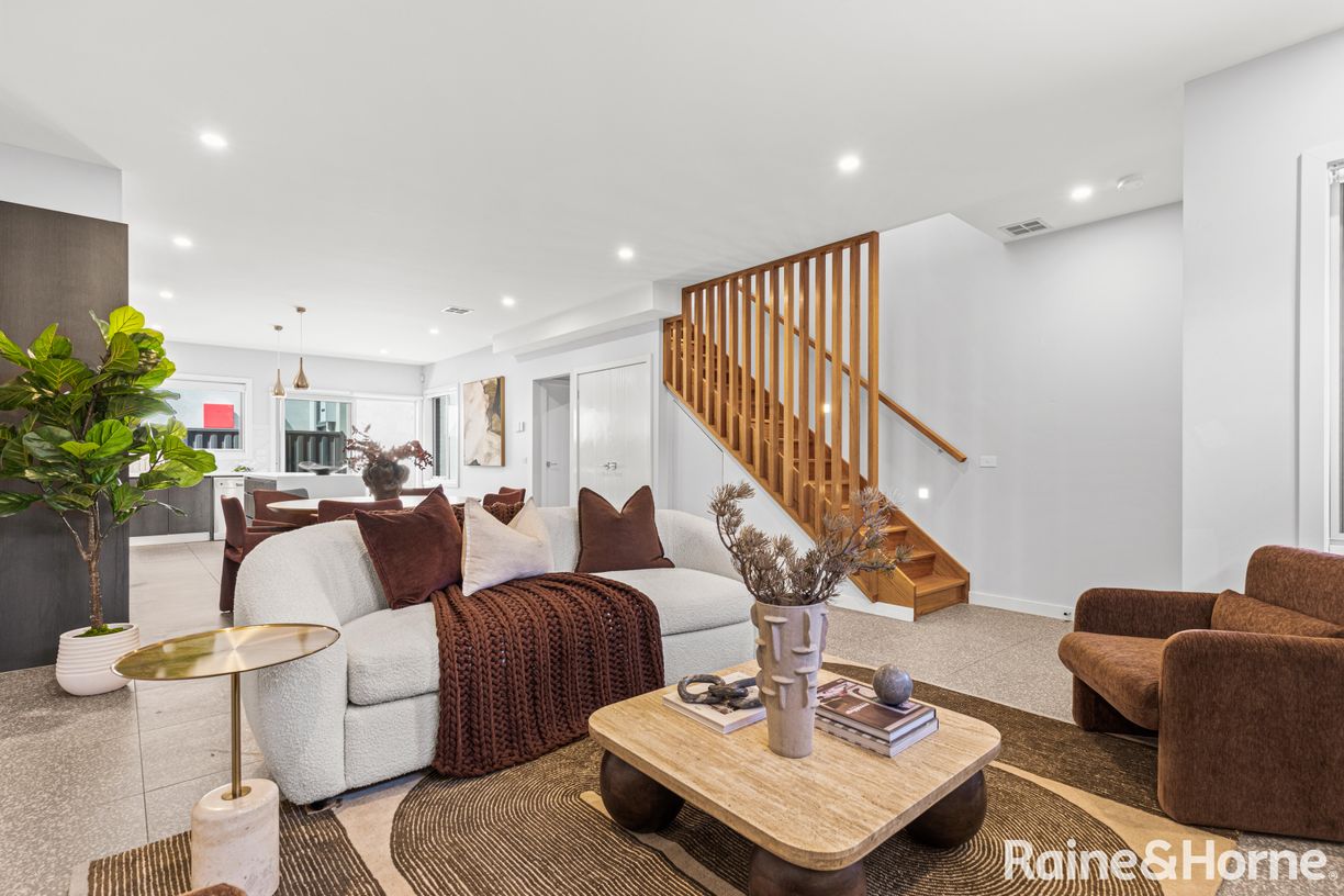 2/52 Warwick Road — photo 3 of 14